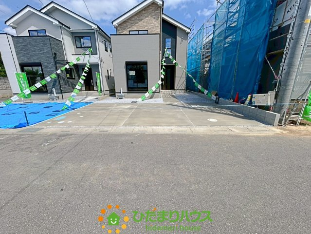 久喜市野久喜4期　新築一戸建て　03　リガーレの駐車場|並列３台可能です！