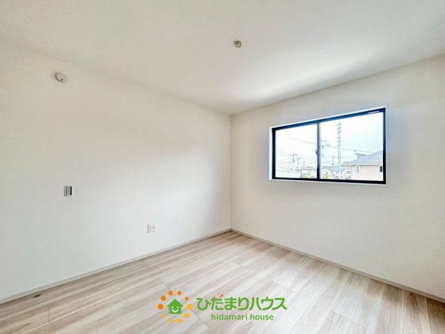 久喜市野久喜4期　新築一戸建て　05　リガーレの洋室|落ち着いた雰囲気で、快適に過ごせる空間です！
