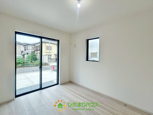 久喜市野久喜4期　新築一戸建て　05　リガーレの洋室|通風が良く、快適な居住空間となっています！