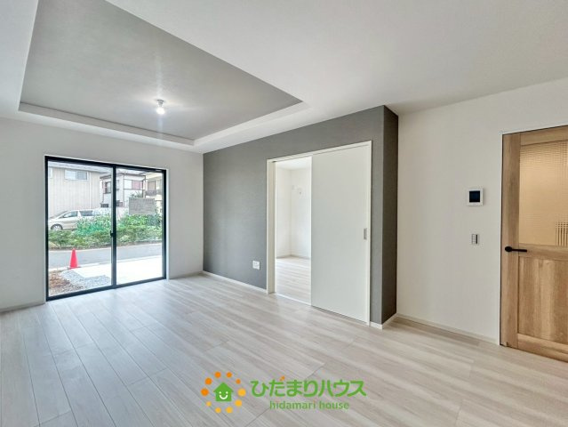 久喜市野久喜4期　新築一戸建て　05　リガーレの居間・リビング|採光が良く、日中は自然光がたっぷり入ります！