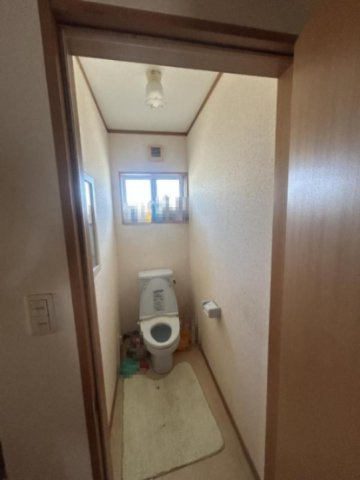 北茨城市中郷町足洗　中古戸建のトイレ