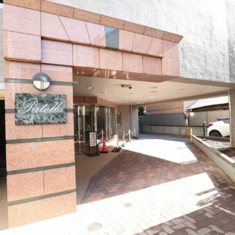 草加市住吉１丁目の賃貸マンションのエントランス