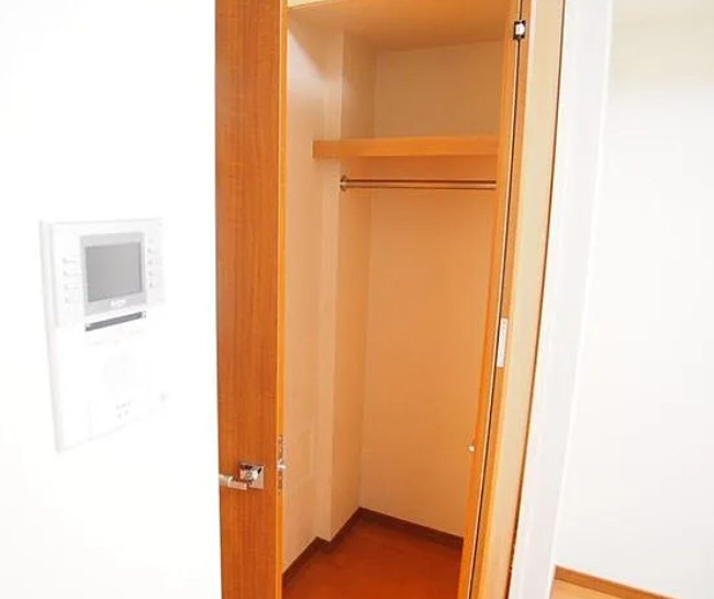 草加市住吉１丁目の賃貸マンションの収納