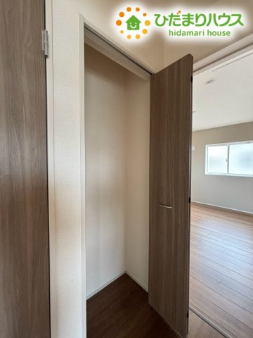 本庄市小島南1丁目　新築一戸建て　ブルーミングガーデン　01の収納|2階廊下に設置された使い勝手の良い扉付き収納スペースです！家族共有の掃除道具や季節のアイテム、日用品のストックなどをスッキリ片付けられます！居室部分をいつでも綺麗に保てますね♪