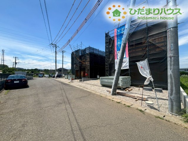 寄居町用土　第4　新築一戸建て　クレイドルガーデン　01の前面道路含む現地写真