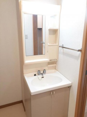 【洗面所】 | サンテラス窪　Ｃ | 忙しい朝には欠かせない洗面所です