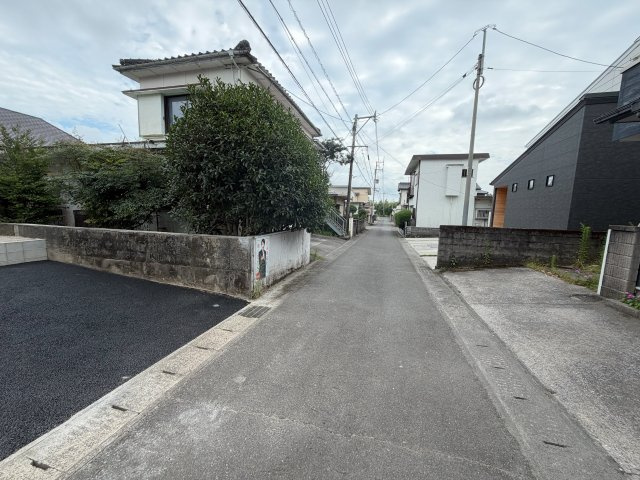 西坂元町　新築戸建ての前面道路含む現地写真