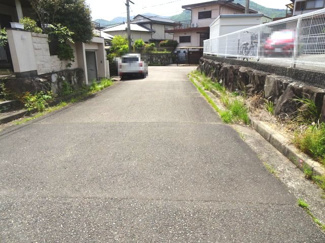 【前面道路含む現地写真】 | 川西市清和台東2丁目2の62　建築条件付き土地