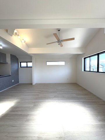 ROOFTOP FAMILY — 平和町で叶える、空のある暮らしの居間・リビング