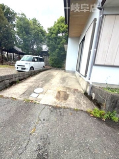 【駐車場】 | 岐南町伏屋リフォーム済み中古住宅登場です♪お車スペース2台可能！（車種による）アクセス良好です♪ | 岐南町伏屋リフォーム済み中古住宅登場です♪お車スペース2台可能！（車種による）アクセス良好です♪

