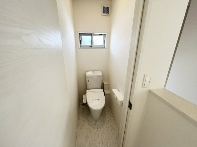 糸満市潮崎町3丁目 4LDKのトイレ