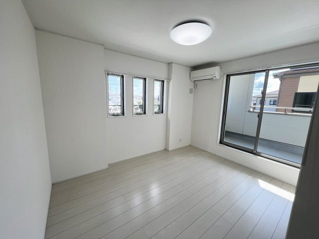 糸満市潮崎町3丁目 4LDKの洋室