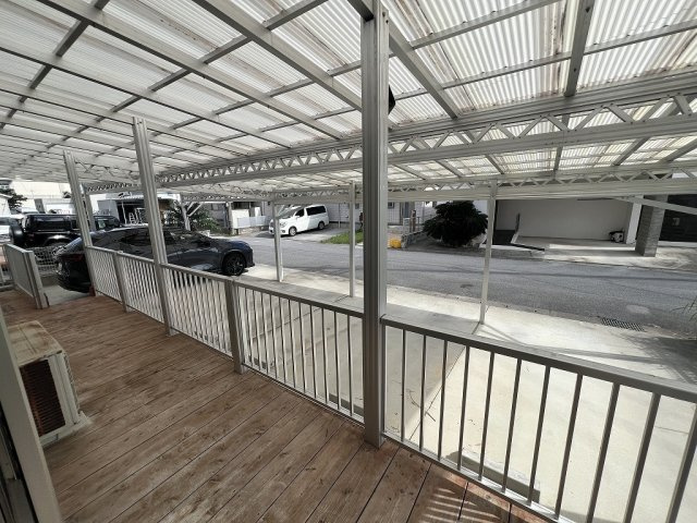 糸満市潮崎町3丁目 4LDKのバルコニー