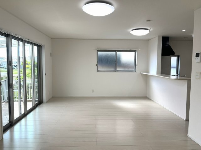 糸満市潮崎町3丁目 4LDKの居間・リビング