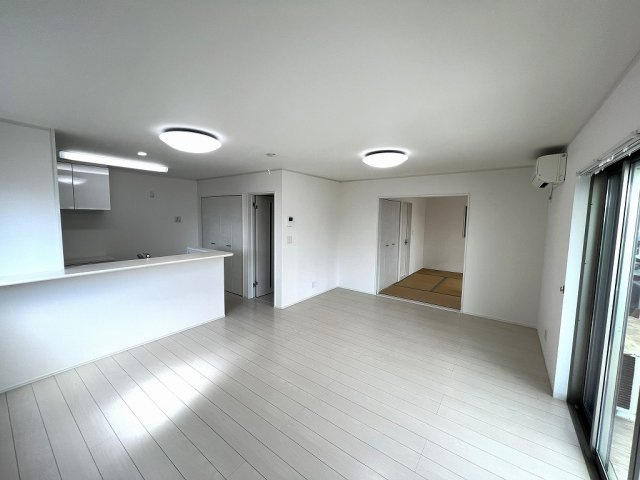 糸満市潮崎町3丁目 4LDKの居間・リビング