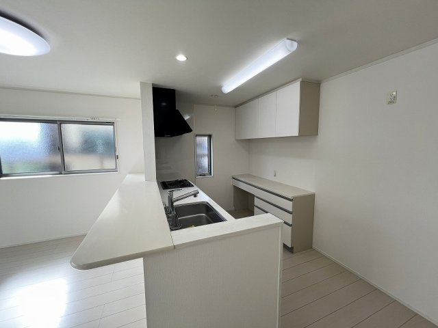 糸満市潮崎町3丁目 4LDKのキッチン