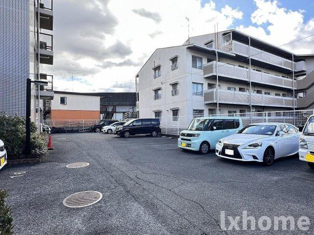 リーブ高瀬の駐車場