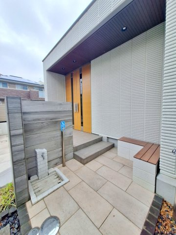 グリーンフィールド内谷弐番館の玄関