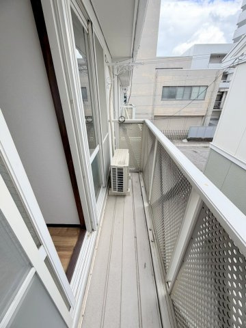 フレグランス笹口 B棟のバルコニー