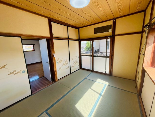 筑西市玉戸 リフォーム物件　の和室|〇和室　6帖〇
窓から明るい日差しが差し込みます！
2026年4月撮影