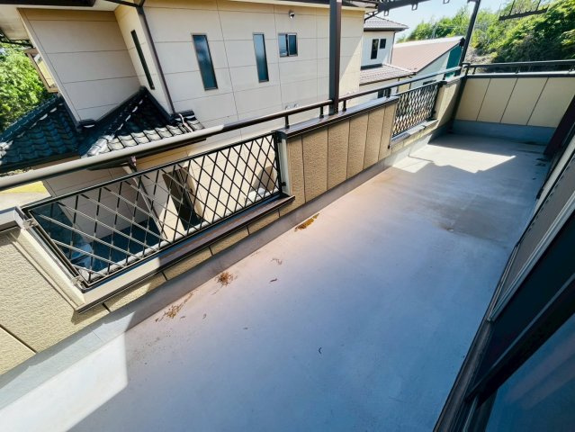 筑西市玉戸 リフォーム物件　のバルコニー|〇バルコニー〇
広々バルコニー！２居室から出入りできるので、お布団を干す際にもとても便利です♪
2026年4月撮影
