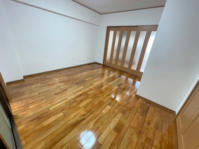 【洋室】 | グランドソレイユ | ※別部屋の写真になっております　現状優先です
