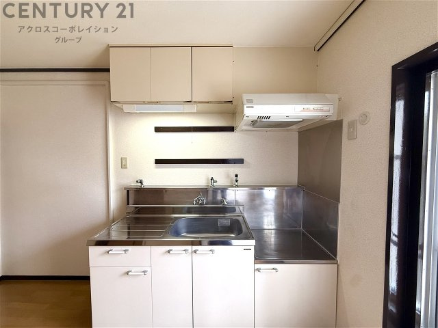 壁付けキッチンでスペースを有効活用できます！