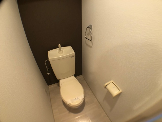 温水洗浄便座付きのトイレです♪