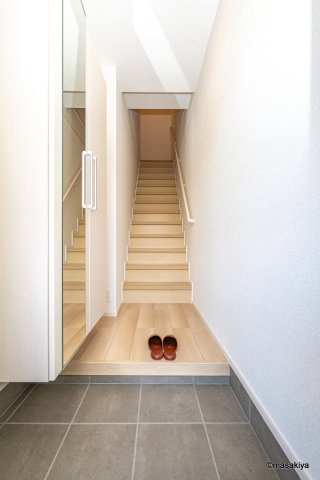 プレシャス・アイルの玄関