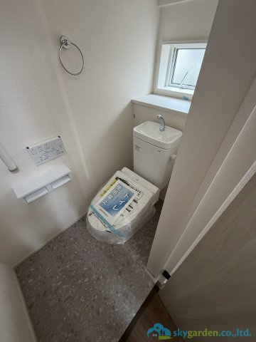 厚木市愛甲東1丁目　新築戸建　全1棟1号棟のトイレ