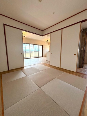【和室】 | グランシスフォート中百舌鳥3番館 | 【和室あります！畳新調】イグサの香りで心地よい住まいに、気持ちもやすらぎますね♪