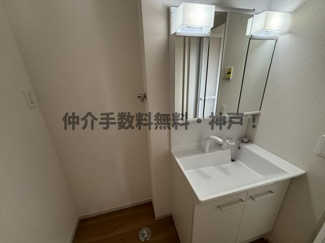 【独立洗面台】 | 神戸市西区秋葉台2丁目　新築戸建　仲介手数料無料！ | 独立洗面台あり、毎朝おしゃれに忙しい女性の方におすすめです