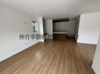 【居間・リビング】 | 神戸市西区秋葉台2丁目　新築戸建　仲介手数料無料！ | 使いやすいリビングです