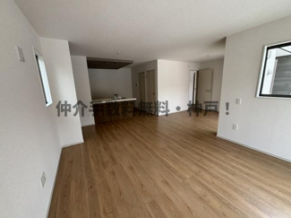 【居間・リビング】 | 神戸市西区秋葉台2丁目　新築戸建　仲介手数料無料！ | ゆったりとしたリビングです
