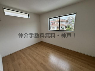【洋室】 | 神戸市西区秋葉台2丁目　新築戸建　仲介手数料無料！ | 広々とした洋室です