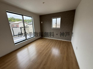 【洋室】 | 神戸市西区秋葉台2丁目　新築戸建　仲介手数料無料！ | 広々とした洋室です