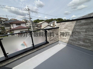 【バルコニー】 | 神戸市西区秋葉台2丁目　新築戸建　仲介手数料無料！ | 開放的で明るい空間を演出してくれるバルコニーです