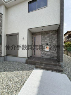 【玄関】 | 神戸市西区秋葉台2丁目　新築戸建　仲介手数料無料！ | 明るい玄関です