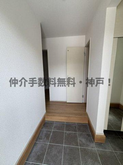 【玄関】 | 神戸市西区秋葉台2丁目　新築戸建　仲介手数料無料！ | 落ち着いた玄関です