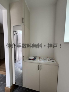 【玄関】 | 神戸市西区秋葉台2丁目　新築戸建　仲介手数料無料！ | 明るい玄関です