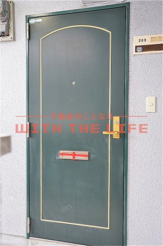コーポラスF1【キャッシュバック対象物件】の玄関|ゆったり過ごせる居間です