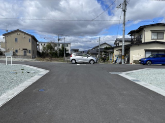 【前面道路含む現地写真】