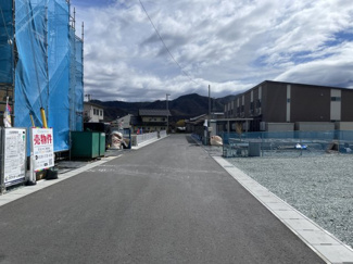 【前面道路含む現地写真】