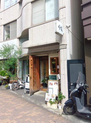神戸市東灘区田中町２丁目の駐車場の周辺