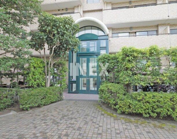 横浜市中区本牧原の賃貸マンションのエントランス