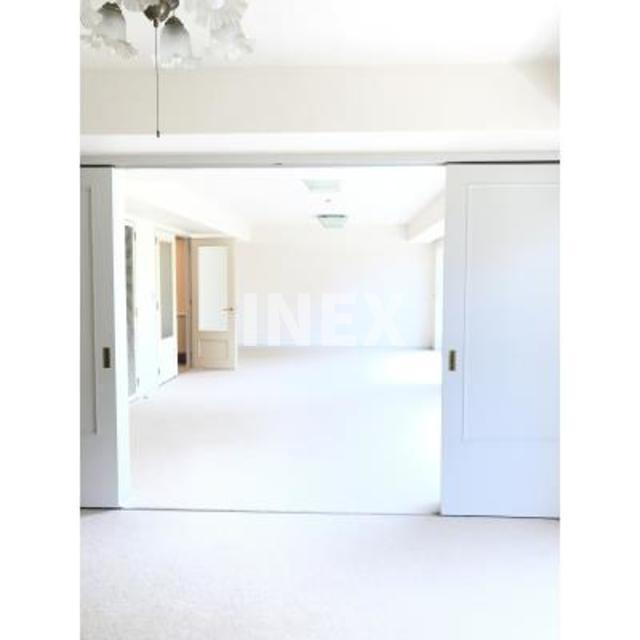 横浜市中区本牧原の賃貸マンションの居間・リビング