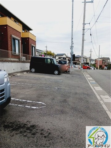 メゾン　ド　ソレイユの駐車場