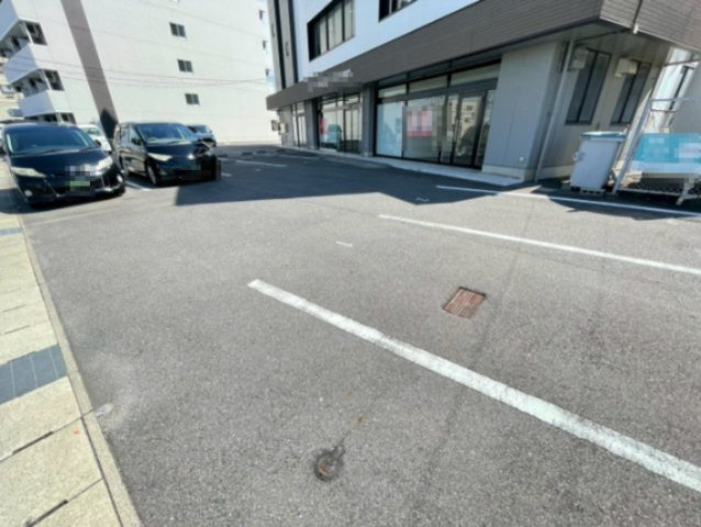 岡田ビルの駐車場