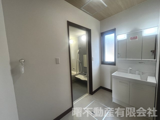 いわき市平下神谷字御城の独立洗面台|独立洗面台、朝の身支度には欠かせません