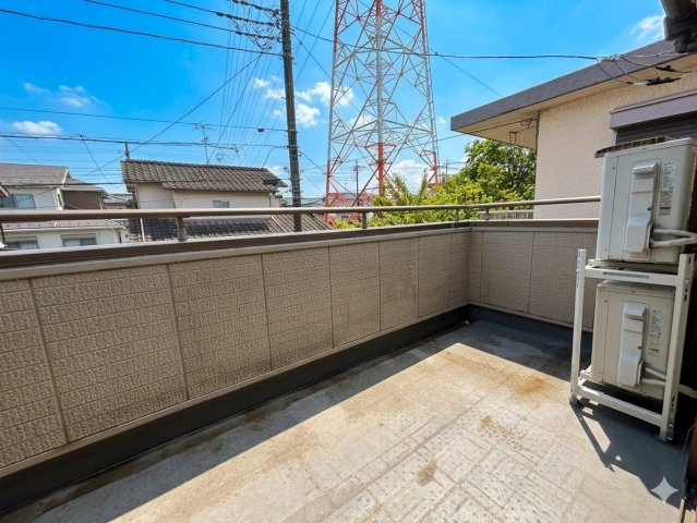 柏市みどり台　中古戸建　平成7年築　のバルコニー|広々としたバルコニー。お洗濯物もぜーんぶ干せちゃいます！！						
